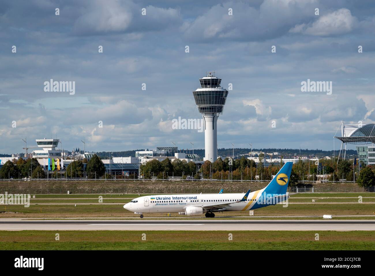 Monaco, Germania - Ottobre 01. 2019 : Ucraina International Airlines Boeing B737-800 con la registrazione di aerei UA-PSD inizia a sud Foto Stock
