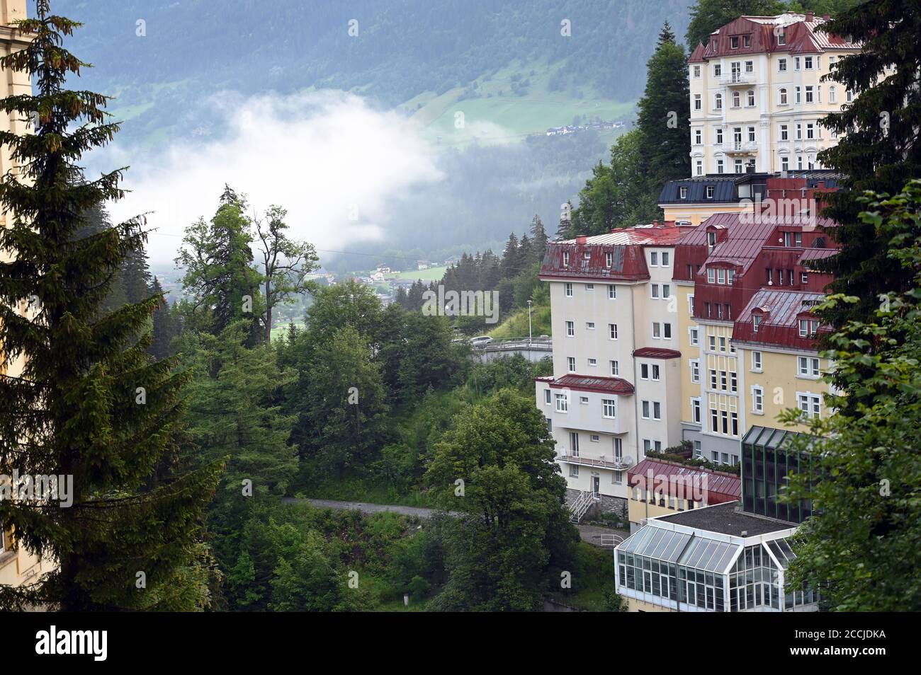 Mattina nebbia a Bad Gastein Austria Foto Stock