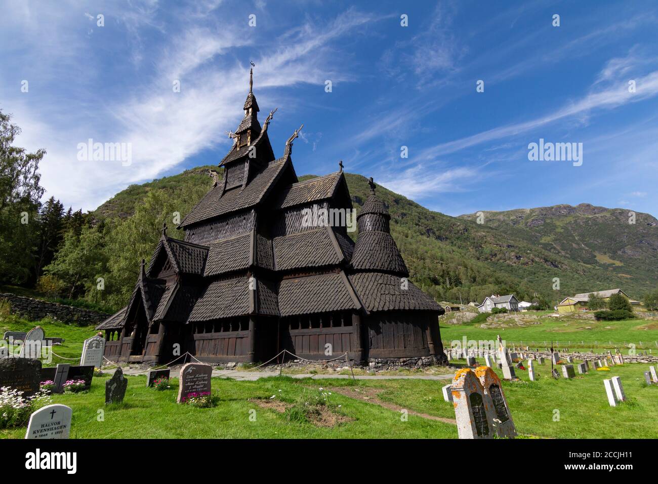 Vecchia chiesa di Borgund Stave a Laerdal, Norvegia, costruita intorno al 1200 Foto Stock