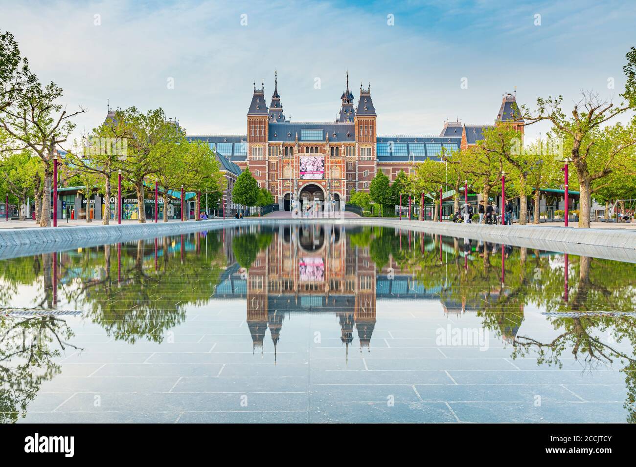 07 maggio 2020, Amsterdam, Paesi Bassi - il Rijksmuseum è un famoso punto di riferimento turistico ma è chiuso a causa di misure di virus corona. Gamma dinamica elevata HDR im Foto Stock