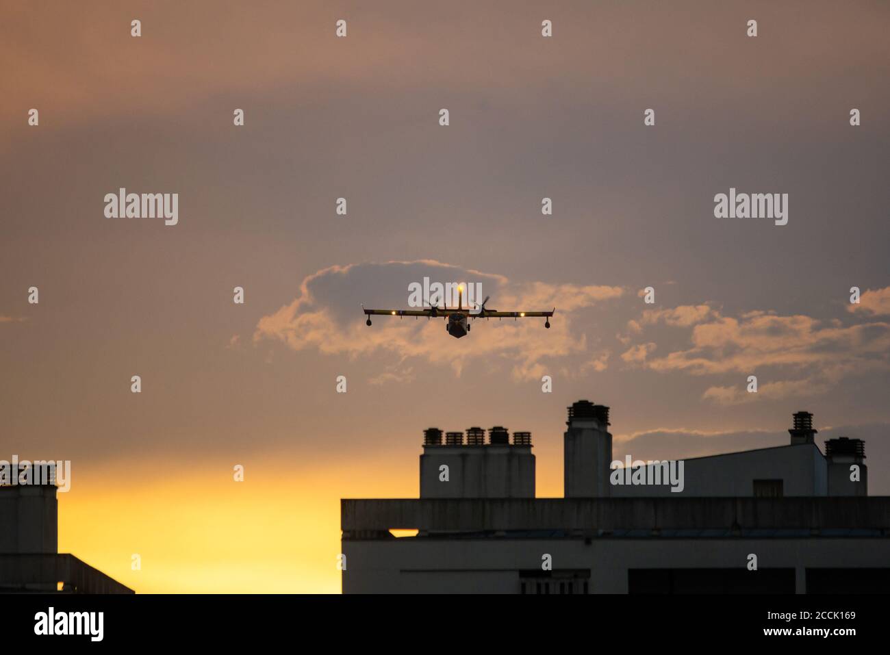 Bombardiere anfibio in volo Foto Stock