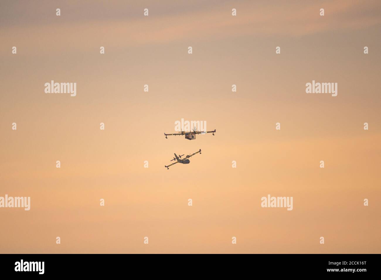 Bombardiere anfibio in volo Foto Stock