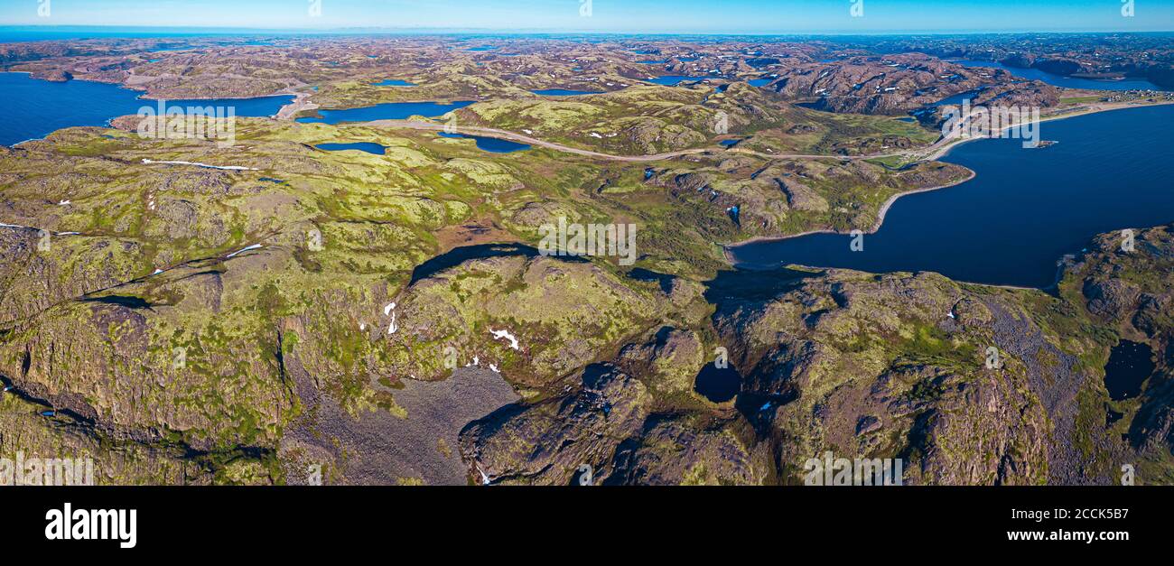 Russia, Oblast di Murmansk, Teriberka, panorama aereo del paesaggio costiero Foto Stock