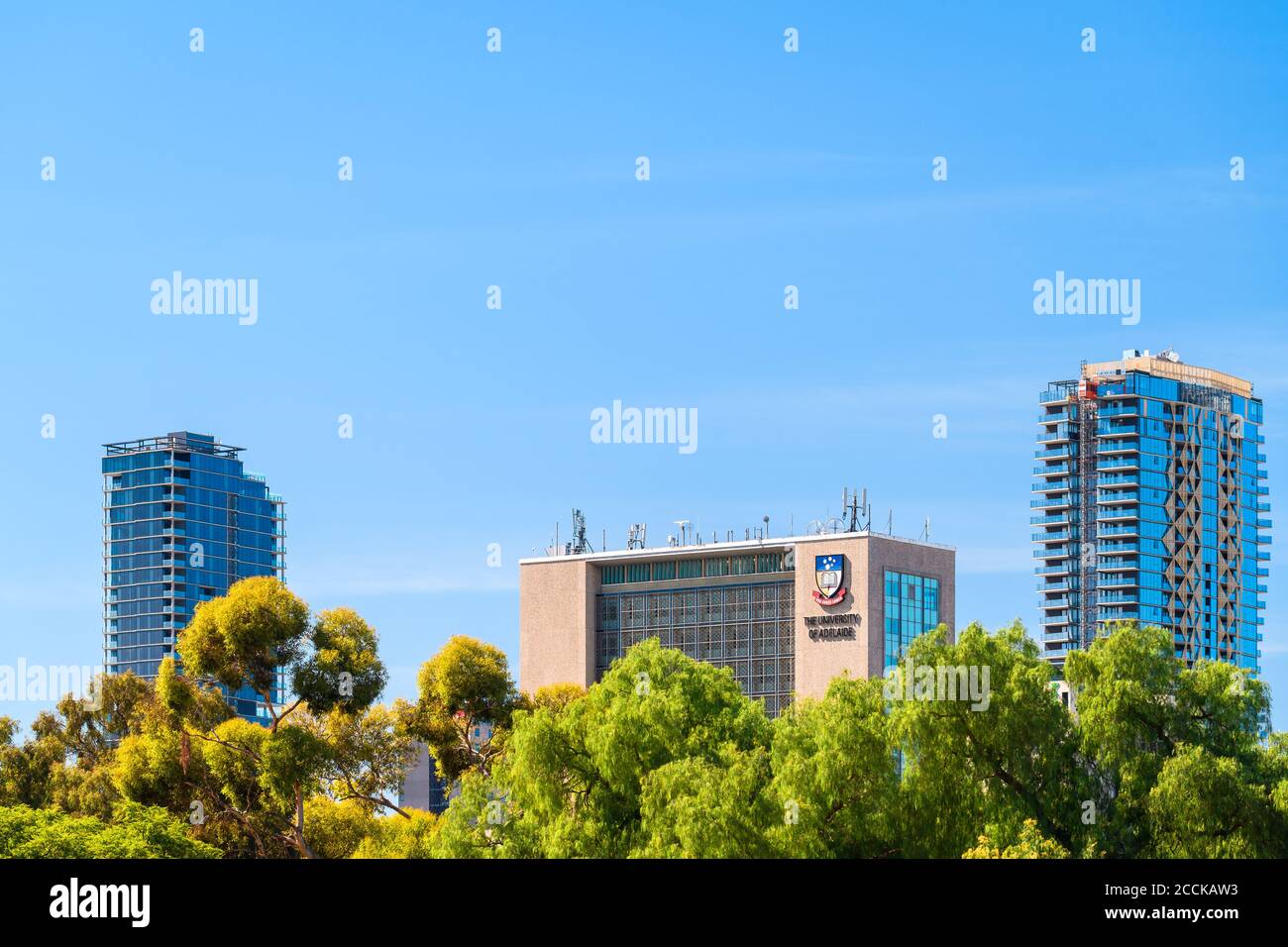 Adelaide, Australia del Sud - 23 Febbraio 2020: L'edificio dell'Università di Adelaide nel quartiere degli affari della città in un giorno Foto Stock