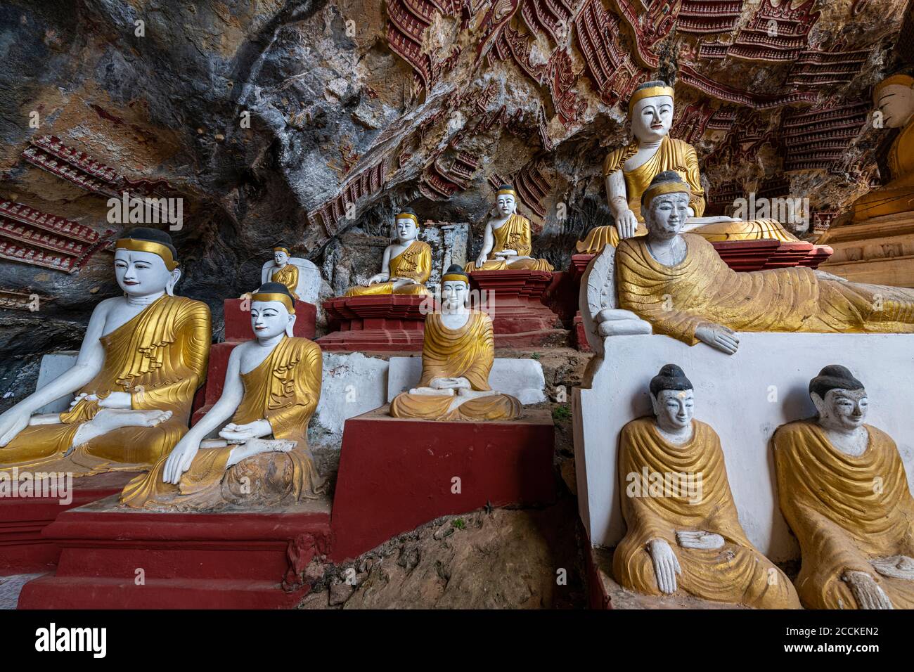 Myanmar, Kayin state, hPa-an, statue di Buddha all'interno della grotta di Kawgun Foto Stock