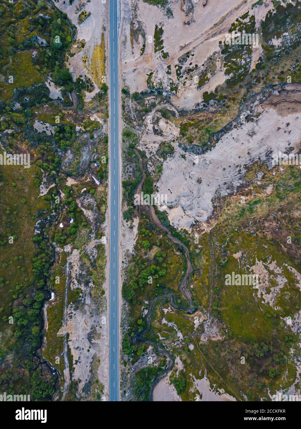 Russia, Oblast di Murmansk, Teriberka, veduta aerea della strada alpina diritta Foto Stock