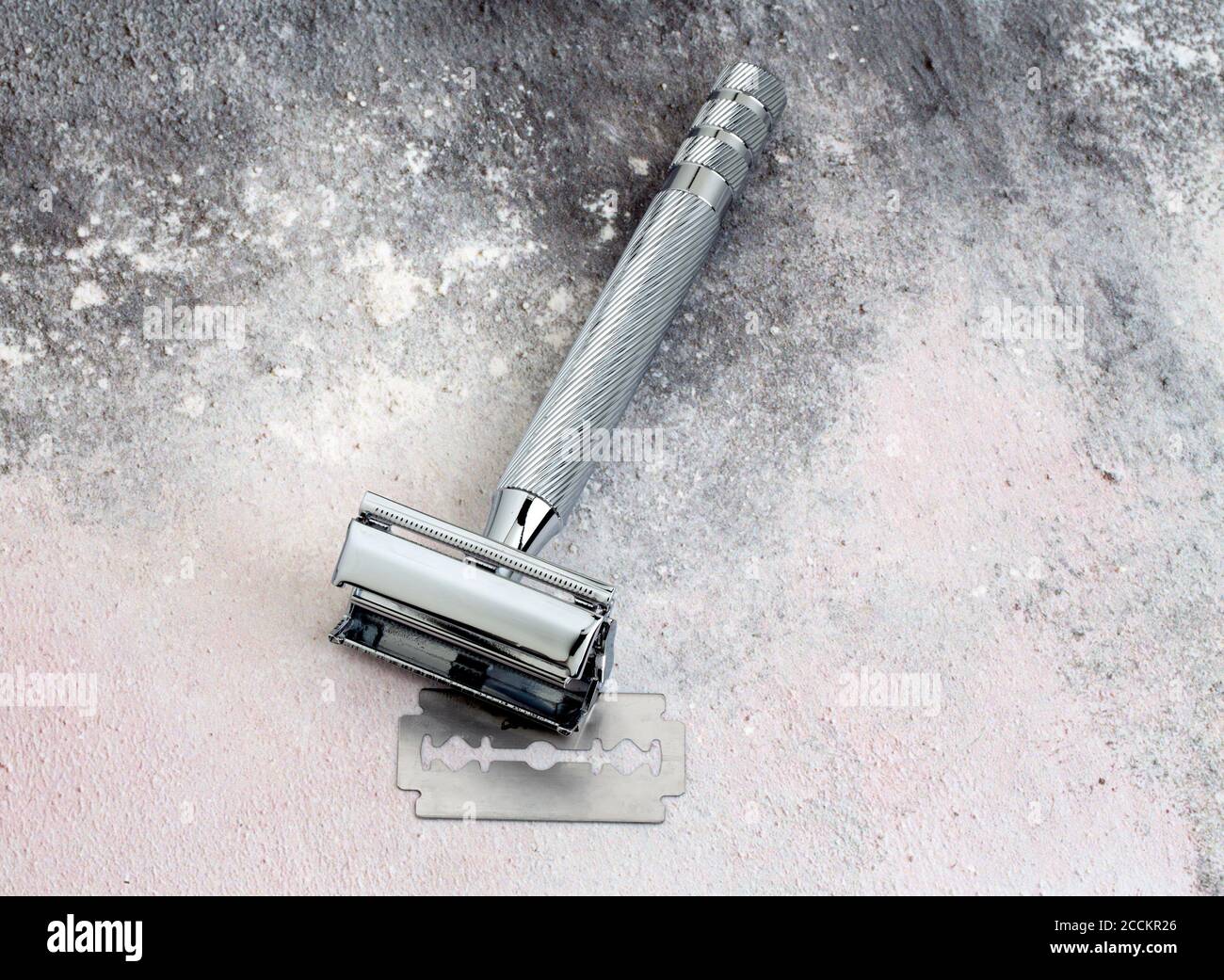 Safety razor immagini e fotografie stock ad alta risoluzione - Alamy