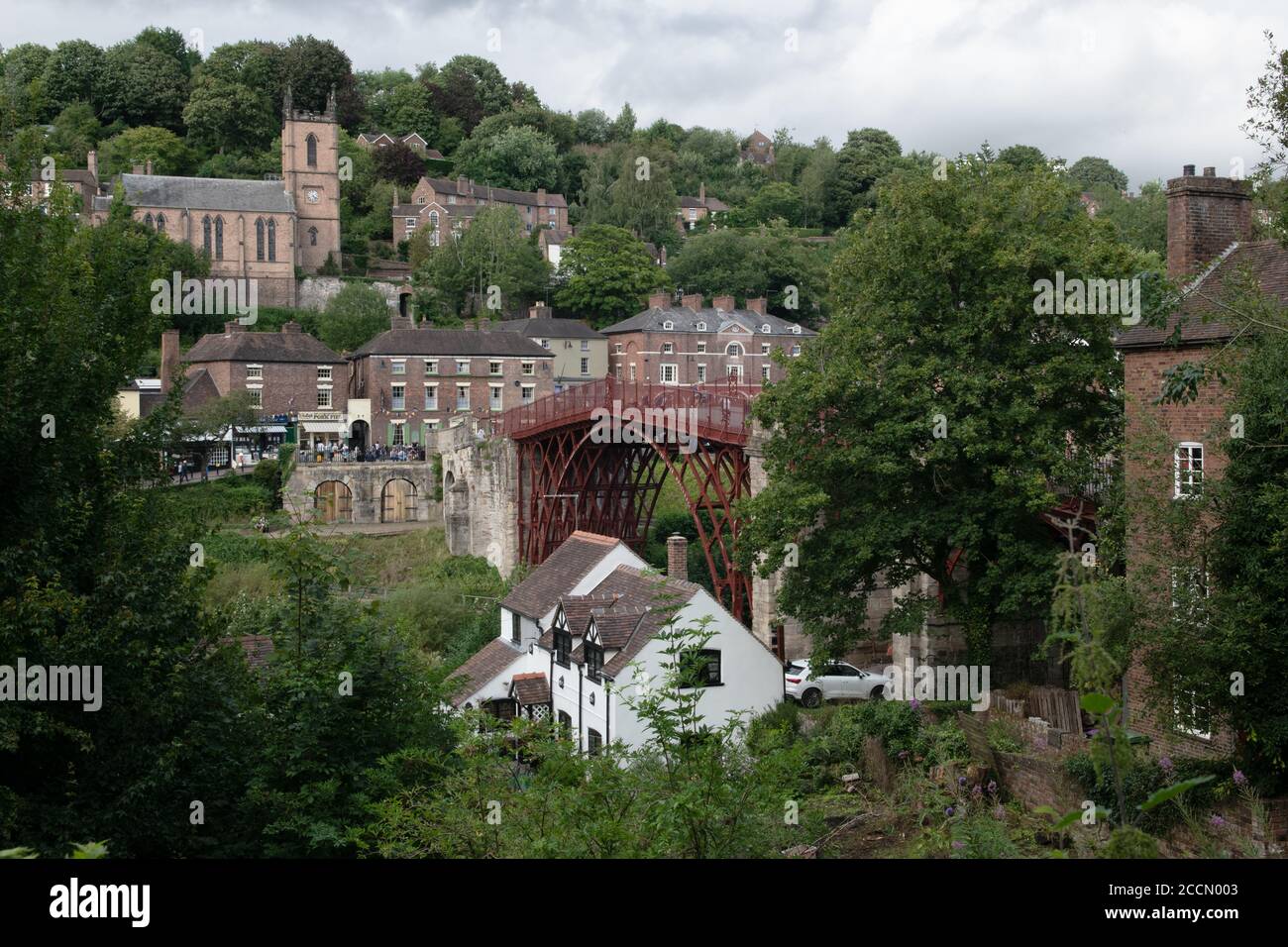 Il primo ponte di ferro del mondo, Ironbridge Gorge, Shropshire, Regno Unito Foto Stock