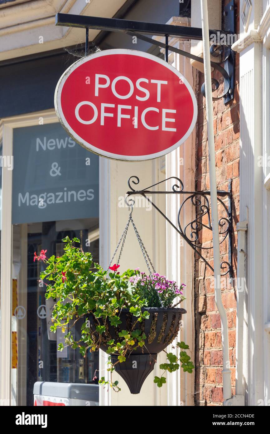 Cartello dell'ufficio postale, Market Place, Woburn, Bedfordshire, Inghilterra, Regno Unito Foto Stock