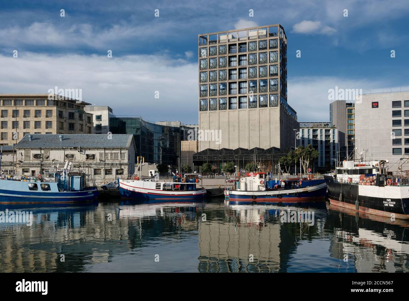 Zeitz MOCAA - Museo di Arte Contemporanea Africa e l'Hotel Silo situato nel quartiere Silo del V&A Waterfront, Città del Capo, Sud Africa Foto Stock