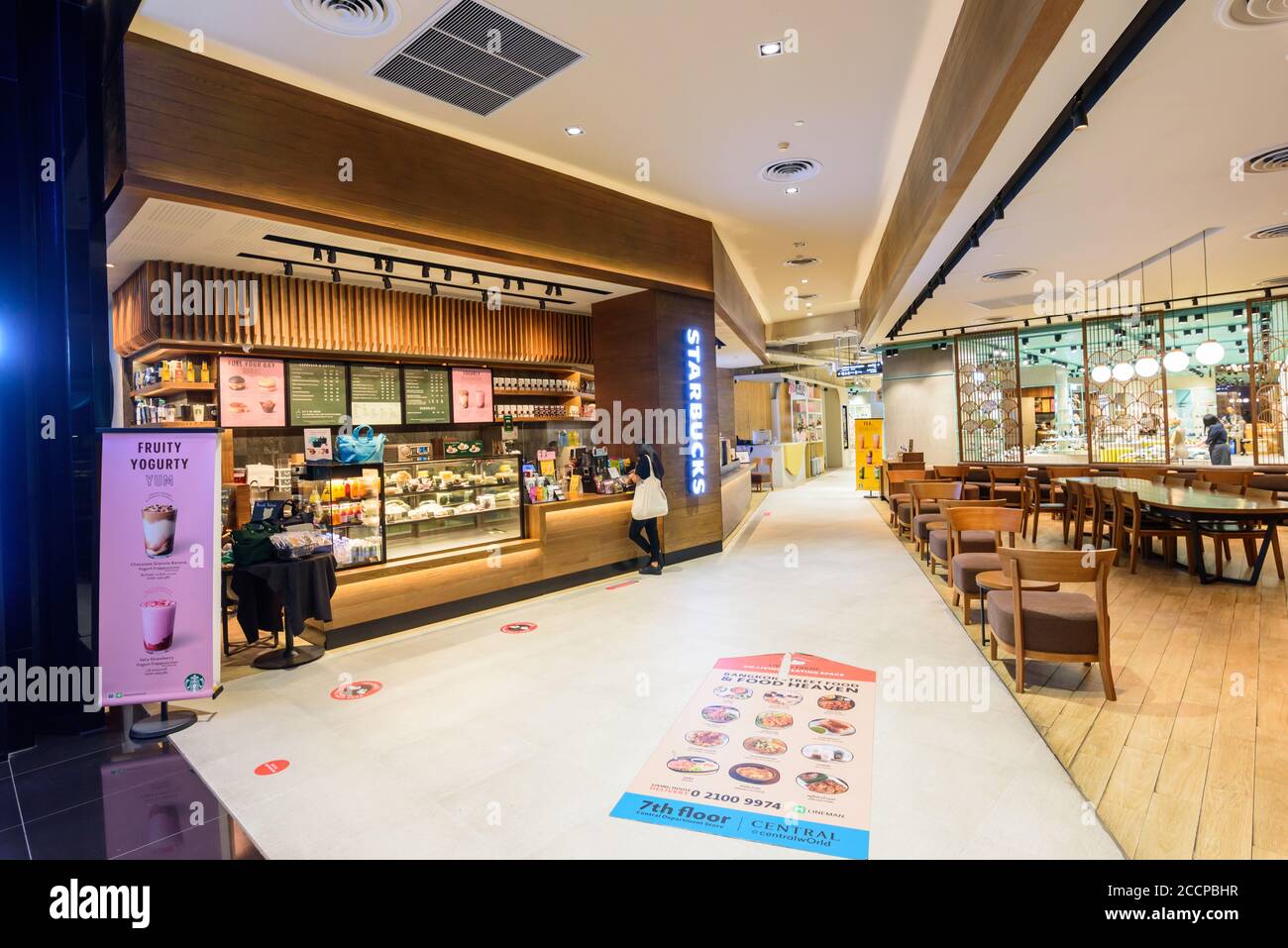 Bangkok , Thailandia - 19 Agosto 2020 : caffetteria starbucks presso il centro Shpping Centralworld di Bangkok Foto Stock
