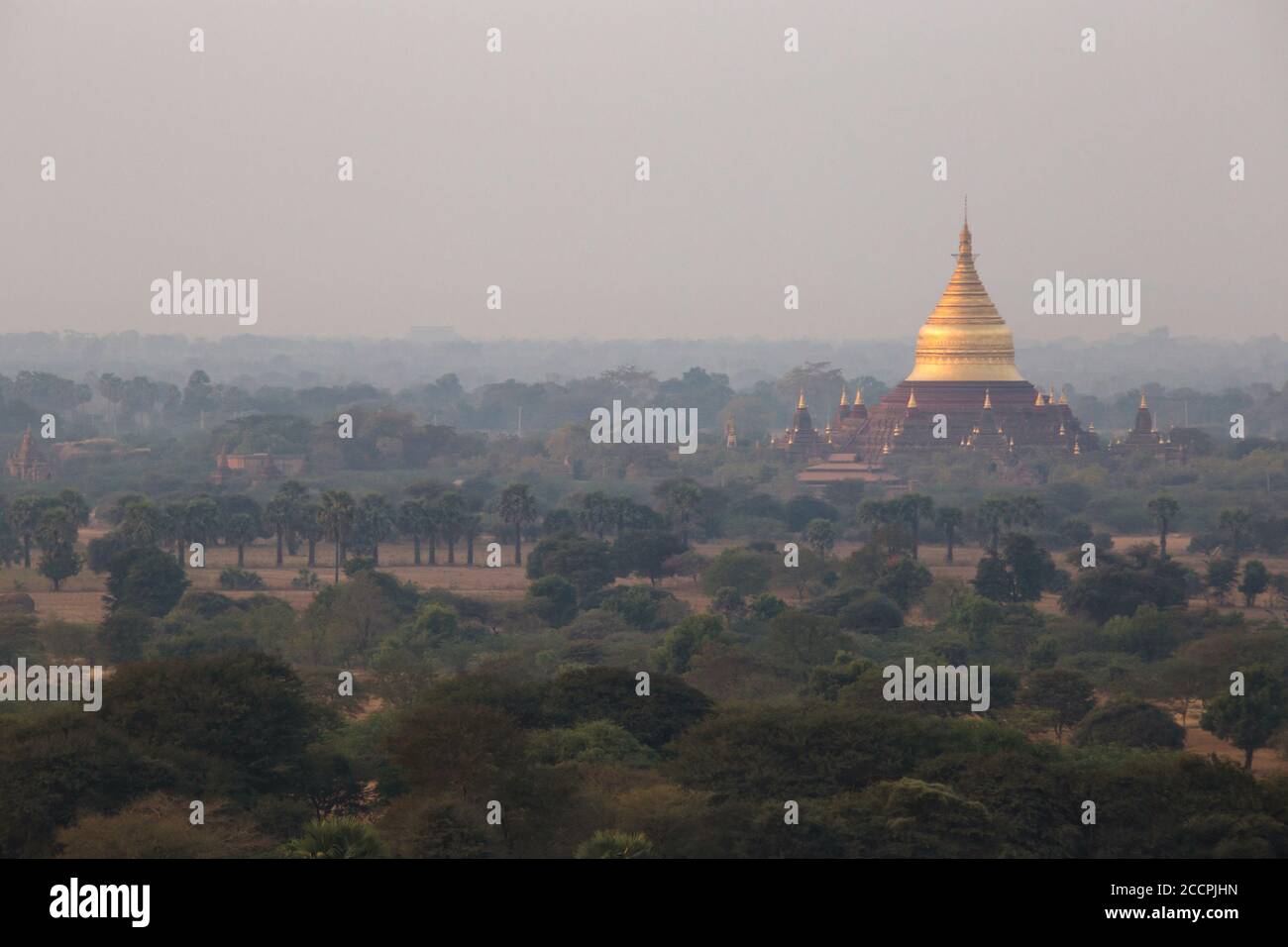 Immagini da Myanmar, Bagan, i suoi templi e pagoda, e il colore dell'alba preso dall'esperienza del ballon Foto Stock