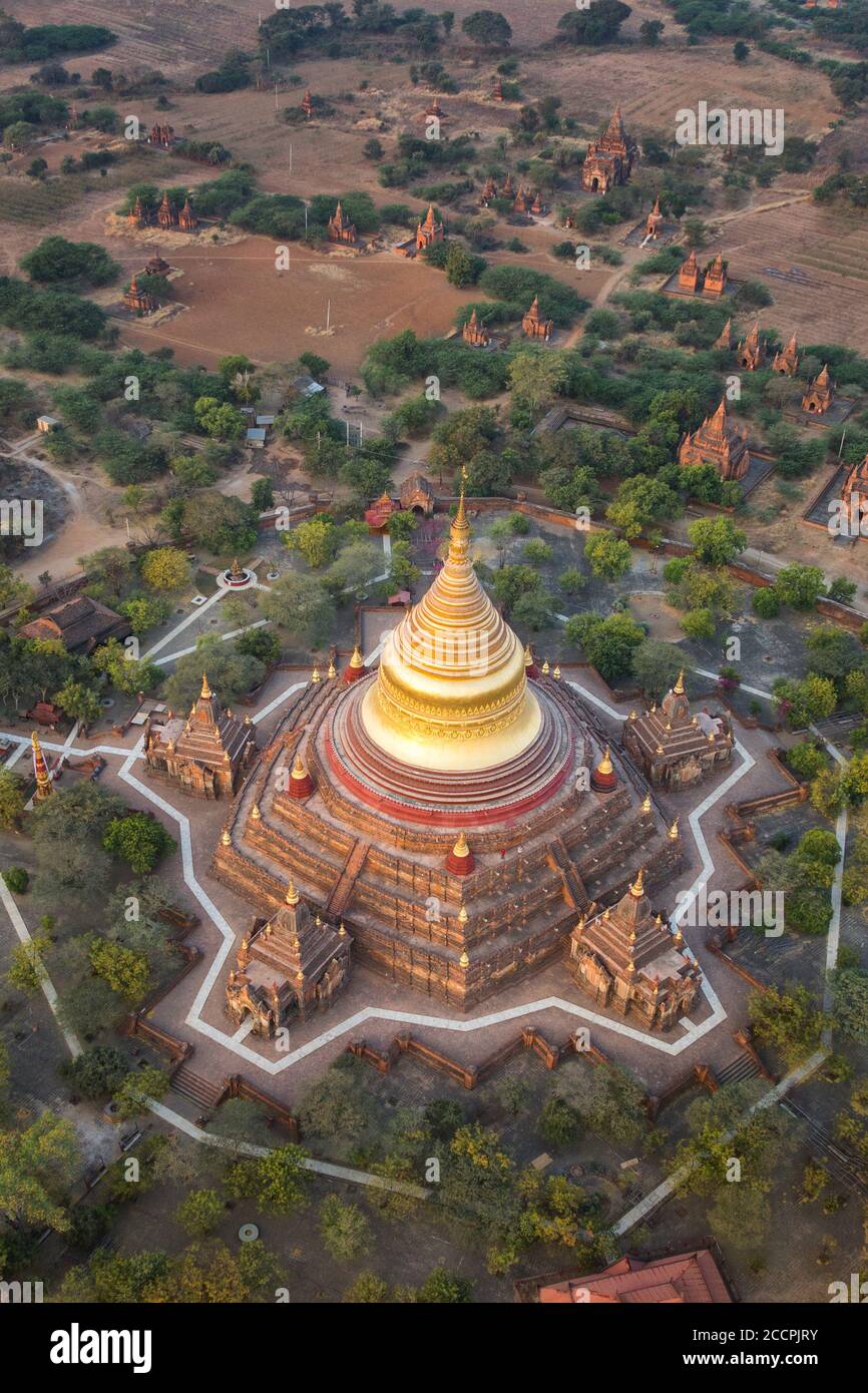 Immagini da Myanmar, Bagan, i suoi templi e pagoda, e il colore dell'alba preso dall'esperienza del ballon Foto Stock