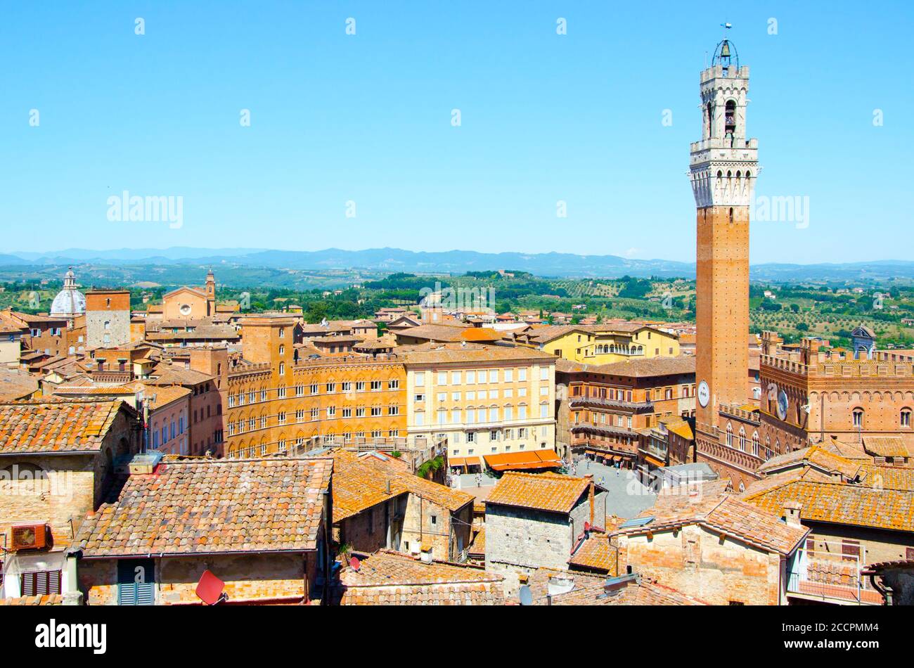 La Torre del Mangia, torre situata nell'antico centro storico medievale di Piazza del Campoin a Siena, Toscana, Italia Foto Stock