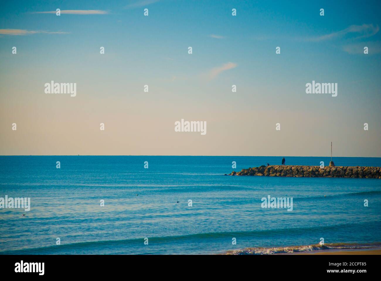 Lo spagnolo Beach Resort in Barcellona, Spagna. Area di Sitges è noto come un resort sulla spiaggia cittadina. Foto Stock