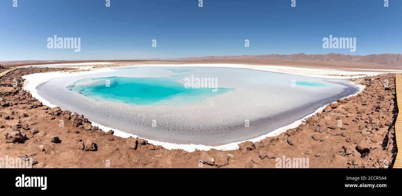 Una delle acque salmastre delle lagune escondidas de baltinachesalt Foto Stock