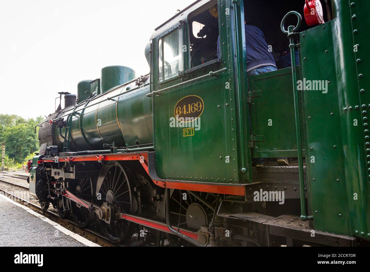 Spontin, Belgio - Agosto 16 2014 : vecchia locomotiva a vapore verde e nero dell'associazione TSP/PTF pronta ad andare sulla linea della valle Bocq ('Chemin Foto Stock