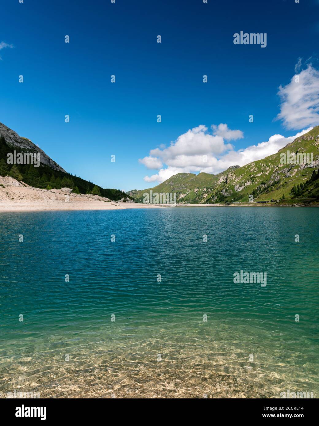 Vista sul lago Fedaia al passo Fedaia in Italia Foto Stock