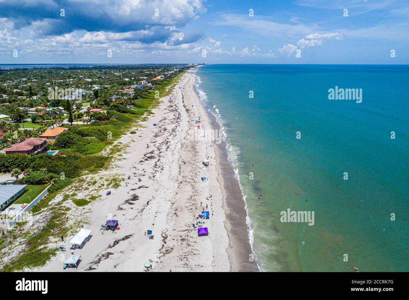 Florida, Melbourne Beach, Atlantic Ocean Water, spiaggia pubblica di sabbia acqua sole surf, vista aerea dall'alto dell'occhio di uccello sopra, i visitatori viaggiano in viaggio per Foto Stock