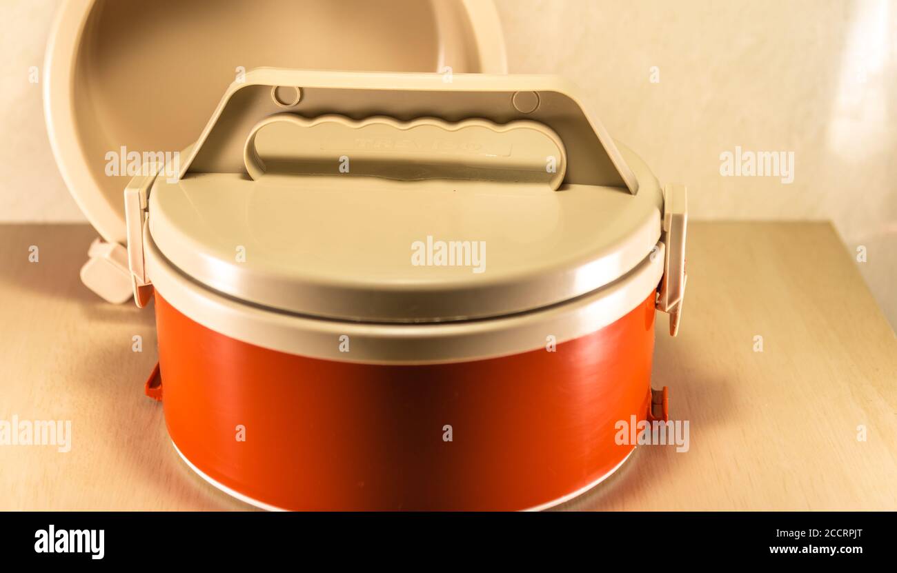 Marmitex di plastica. Tipi di lunchbox. Pranzo al sacco in plastica. La scatola per il pranzo è la scelta perfetta per coloro che di solito fanno cibi con un sacco di salsa rossa, s Foto Stock