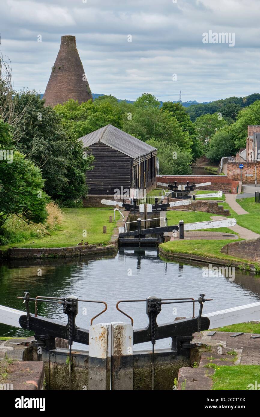 LOCK Gates sul canale di Stourbridge vicino a Wordsley, Dudley, Black Country, West Midlands Foto Stock