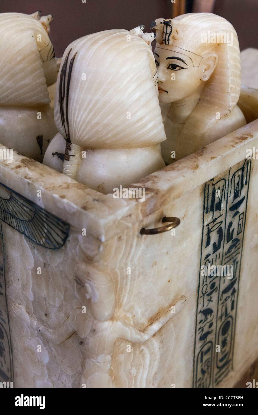 Vasi canopici dalla tomba di Tutankhamon, Museo delle Antichità Egizie, il Cairo Foto Stock
