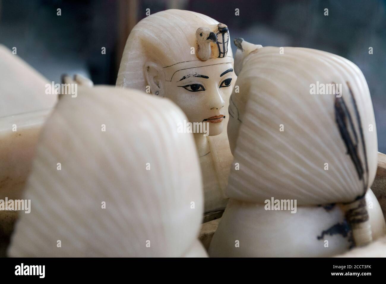 Vasi canopici dalla tomba di Tutankhamon, Museo delle Antichità Egizie, il Cairo Foto Stock