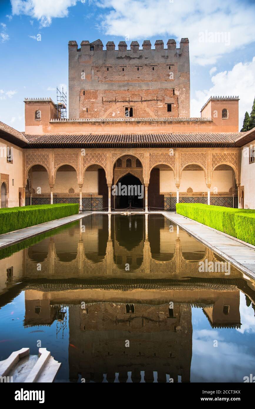Immagine verticale del Palazzo dell'Alhambra Granada, Spagna Foto Stock