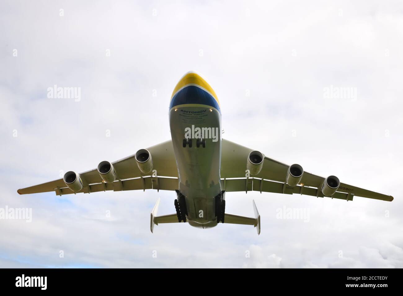 Il più grande aereo al mondo, l'aereo da carico Antonov AN-225 'Riya' che arriva a Prestwick, Scozia, Regno Unito, Europa Foto Stock