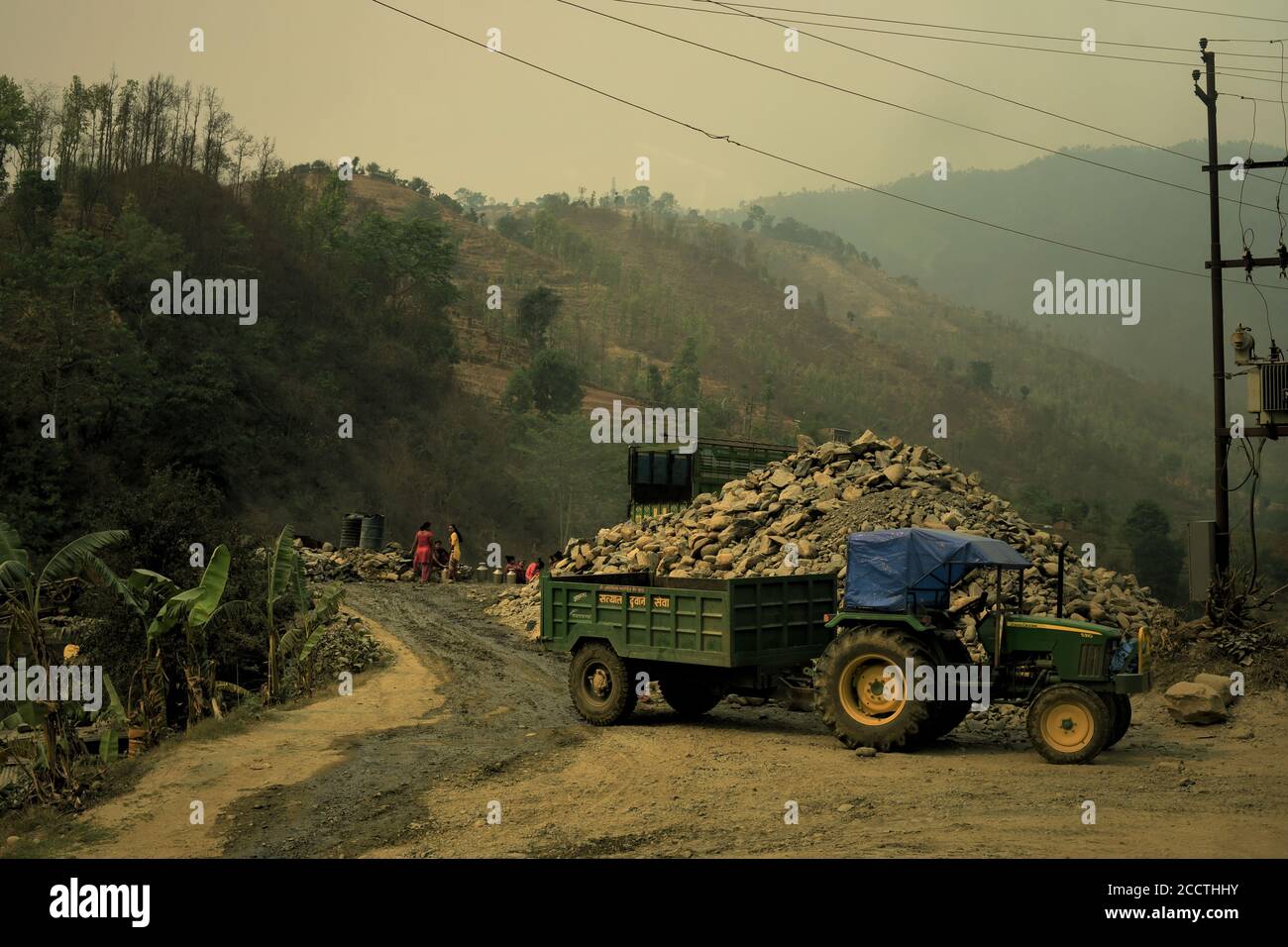 Un sito di estrazione mineraria per materiali da costruzione nella provincia di Bagmati Pradesh, Nepal. Foto Stock