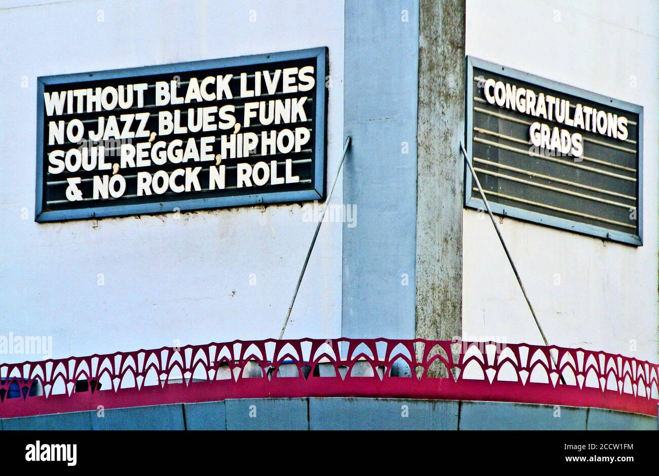 la sala concerti di petaluma california mostra il segno che dice senza nero vite non ci sarebbero jazz e altri generi di musica Foto Stock