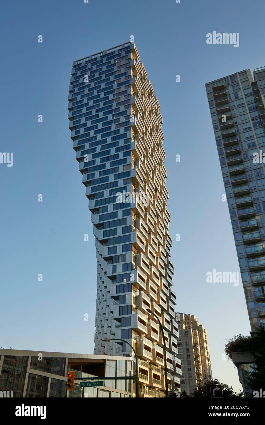 Il nuovo futuristico grattacielo residenziale Canada House a Vancouver, British Columbia, Canada Foto Stock