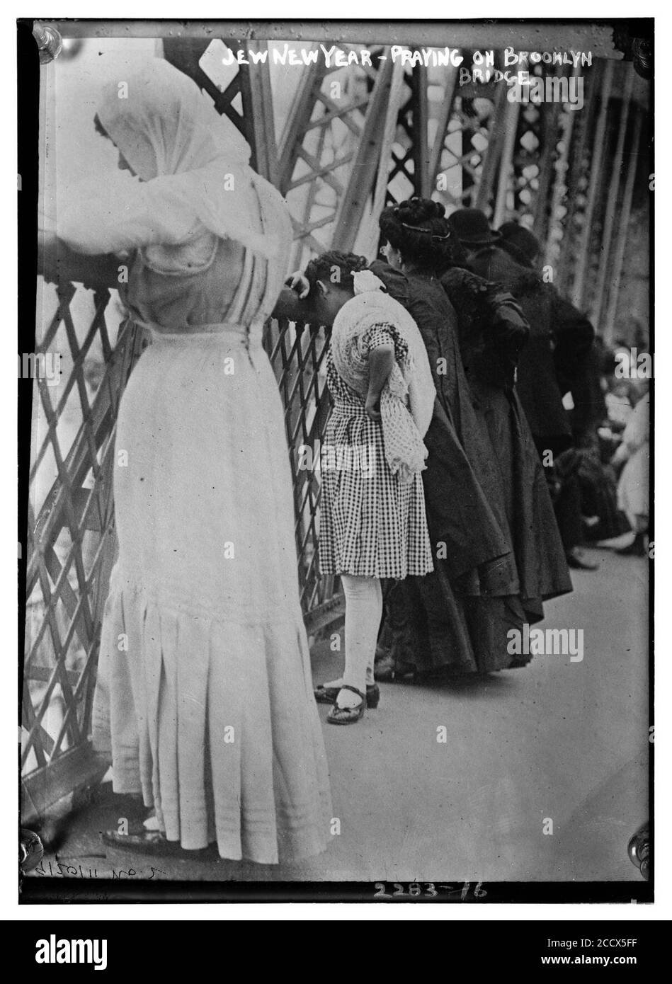Jew(ish) Capodanno - pregare sul Ponte di Brooklyn (e.. Williamsburg Bridge) Foto Stock