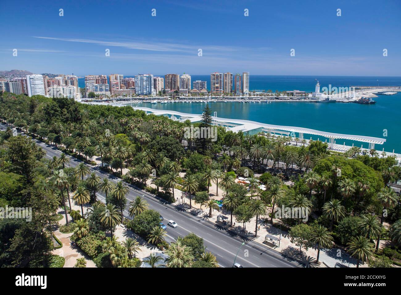 Vista sulla città con porto e parchi, Malaga, Spagna Foto Stock