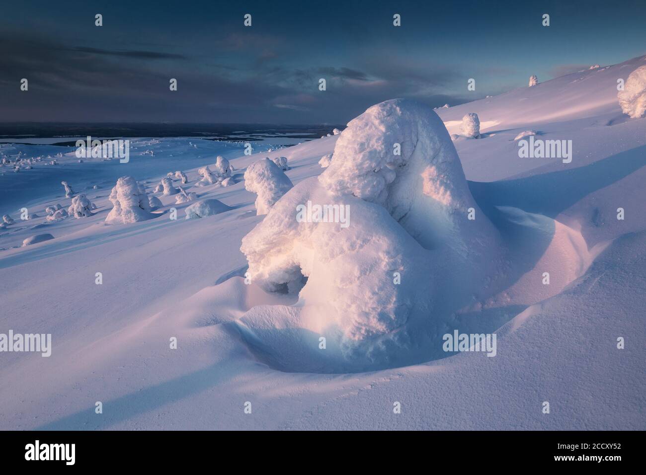 Inverno meraviglioso a Monte Kandalaksha. Regione artica. Murmansk, Russia Foto Stock