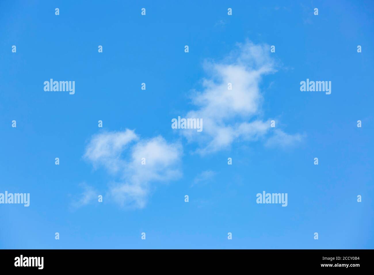 Cielo blu con nuvole bianche a Mauritius Foto Stock