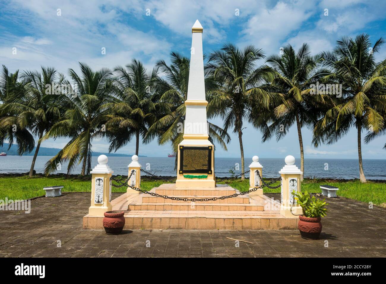 Monumento commemorativo dell'arrivo degli spagnoli sull'isola di Fernando po, Bioko, Guinea Equatoriale Foto Stock