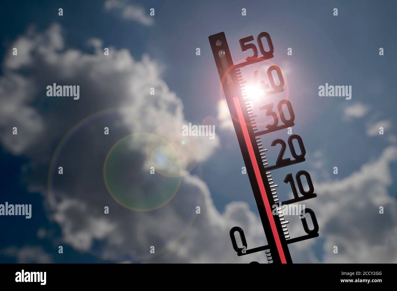 Immagine simbolo onda di calore, termometro al sole, 41 gradi Celsius, Baden-Wuerttemberg, Germania Foto Stock