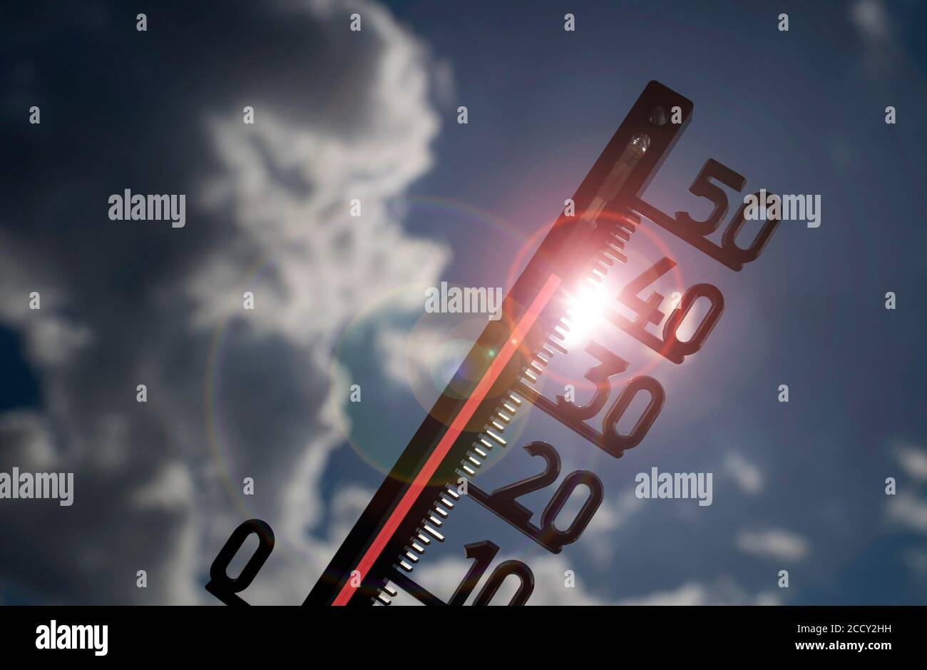 Immagine simbolo onda di calore, termometro al sole, 40 gradi Celsius, Baden-Wuerttemberg, Germania Foto Stock