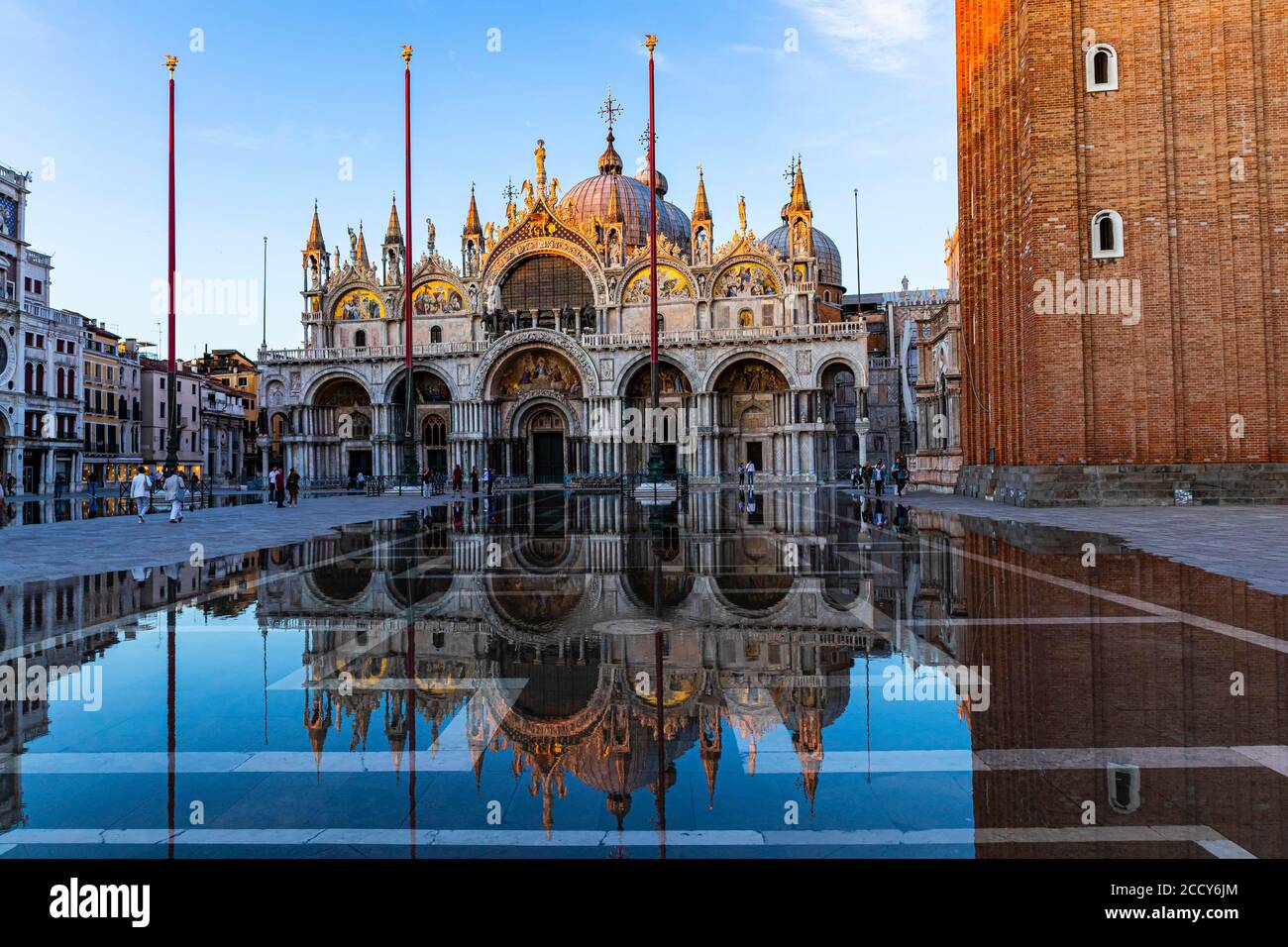 Riflessioni in Piazza San Marco alla luce della sera, Venezia, Veneto, Italia Foto Stock