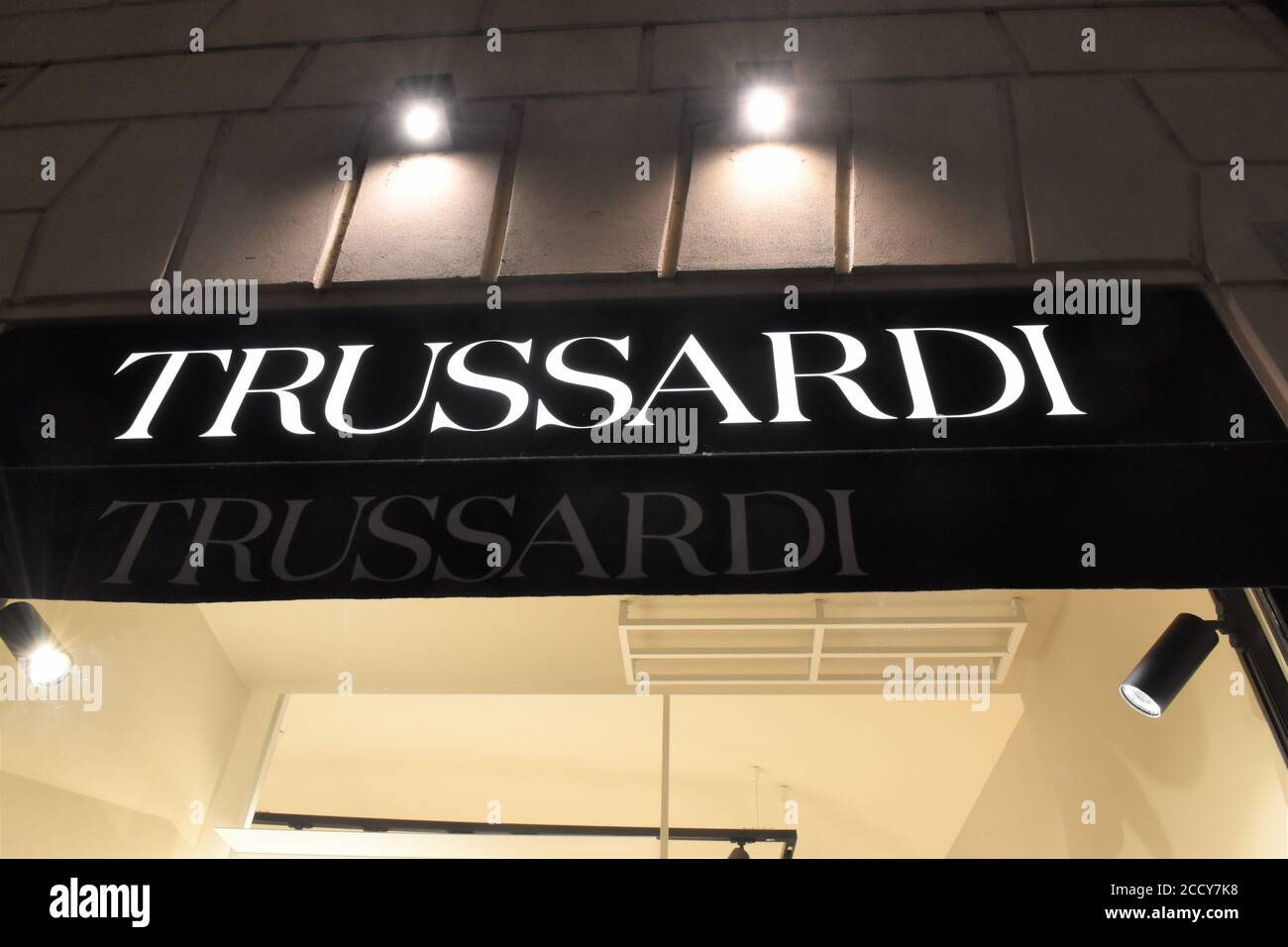 LA SEGNALETICA DELLA BOUTIQUE TRUSSARDI Foto Stock