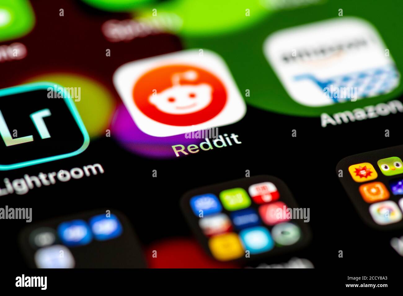 Reddit, social media, icone delle app sul display di un telefono cellulare, iPhone, smartphone, primo piano, schermo intero Foto Stock