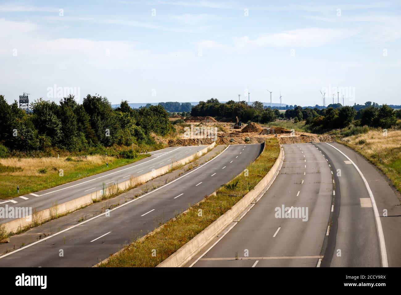 Erkelenz, Renania Settentrionale-Vestfalia, Germania - la superstrada A61 vicino a Keyenberg dovette far posto alla miniera di lignite Garzweiler di RWE, in parte d Foto Stock