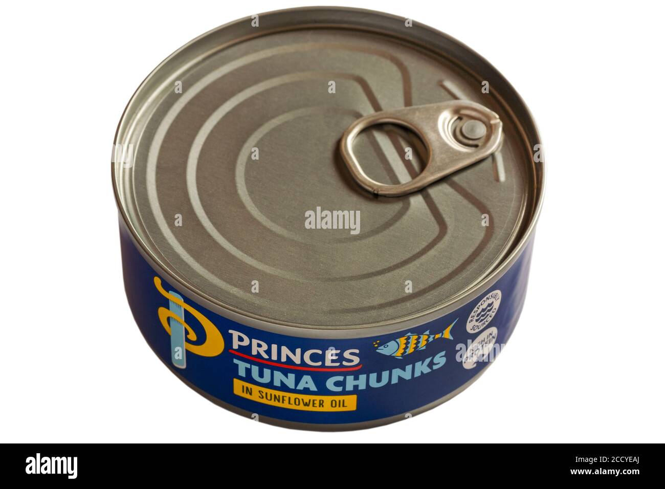 Tin of Princes pezzi di tonno in olio di girasole isolato su sfondo bianco - responsabilmente fonte, ad alto contenuto proteico - ring pull Foto Stock