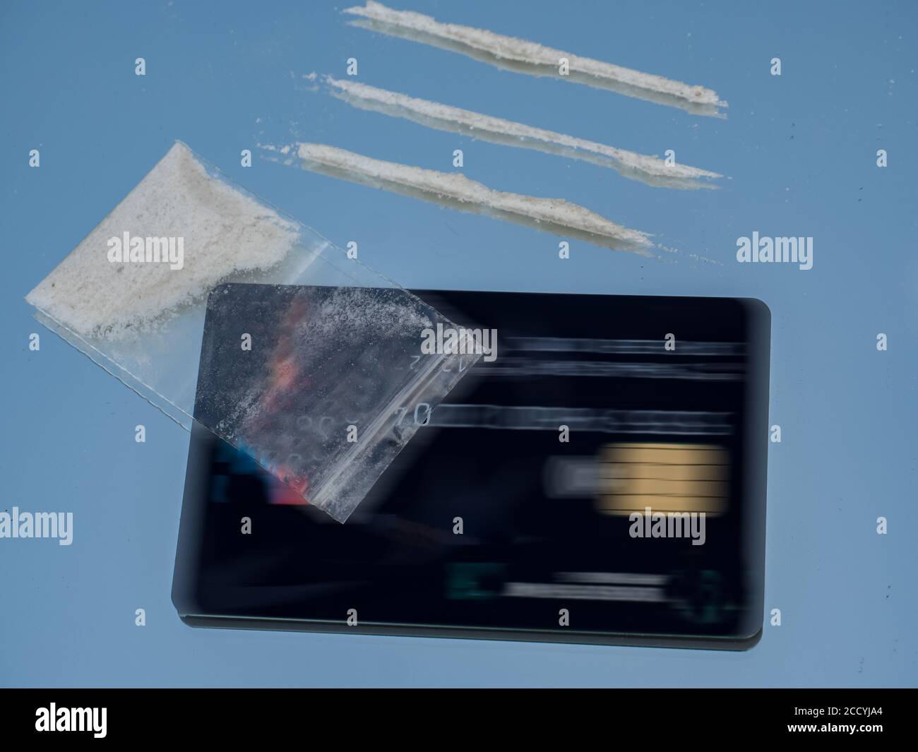 Farmaco di cristallo con sacchetto e carta contanti Foto Stock