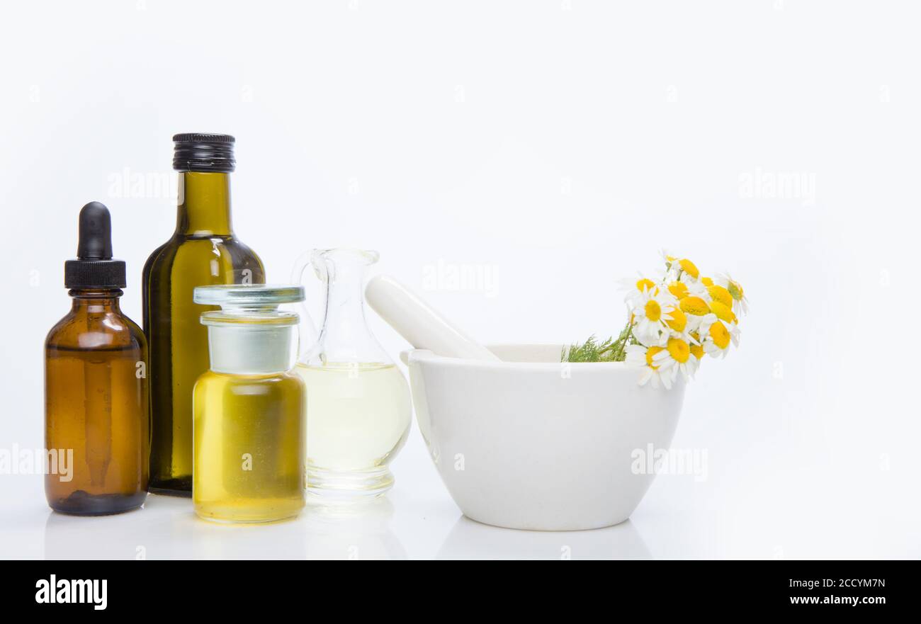 Botanica organica naturale e vetreria scientifica, medicina alternativa alle erbe Foto Stock