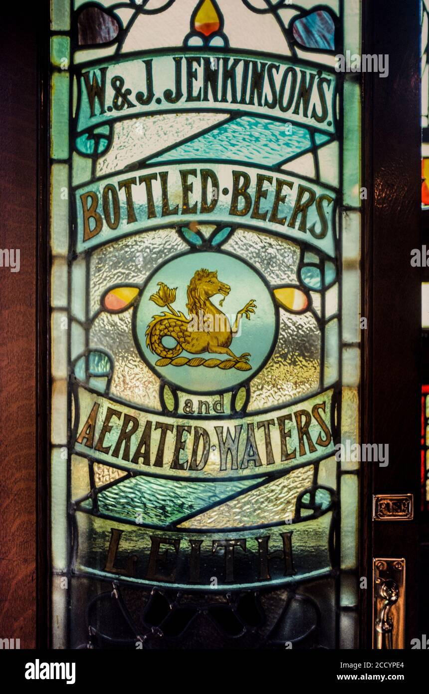 Bennets Bar Tollcross Edinburgh Victorian Pub con porta in vetro colorato Foto Stock