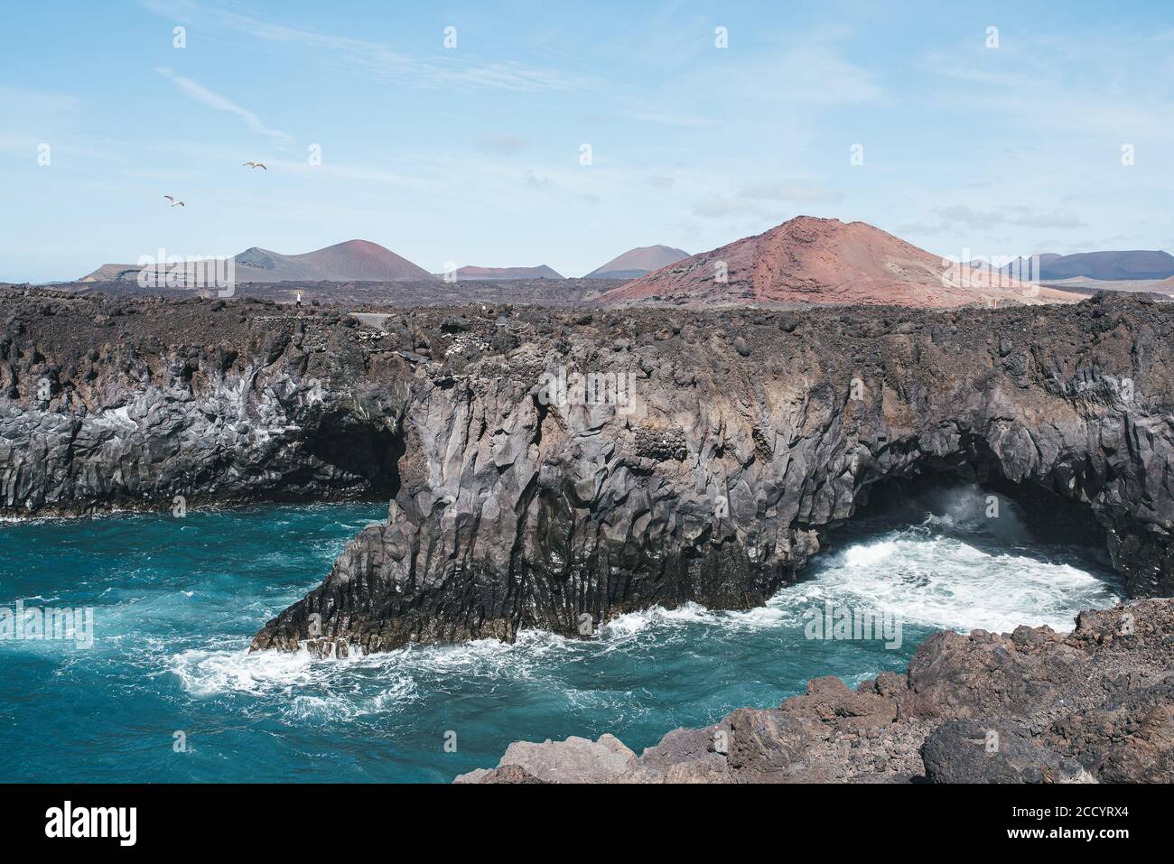 Costa vulcanica a Los Hervideros a Lanzarote, Isole Canarie in giornata di sole Foto Stock