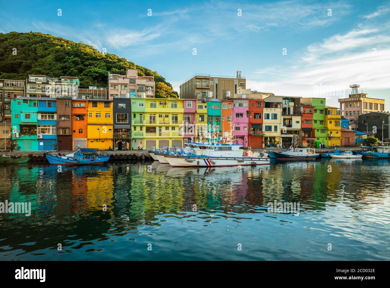 Zhengbin coloratissimo porto di pesca a Keelung, Taiwan Foto Stock