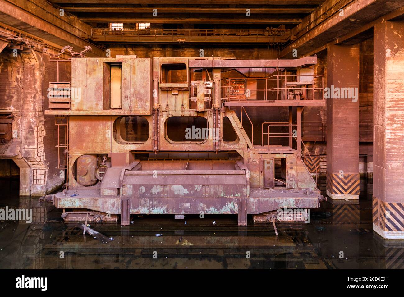 Strutture industriali, Landschaftspark Duisburg-Nord, ex fabbrica di ferro e acciaio, Ruhr, Germania Foto Stock